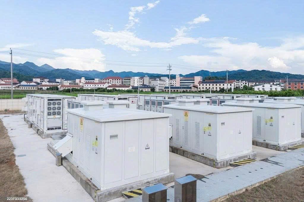 Tủ lưu trữ năng lượng công nghiệp và thương mại